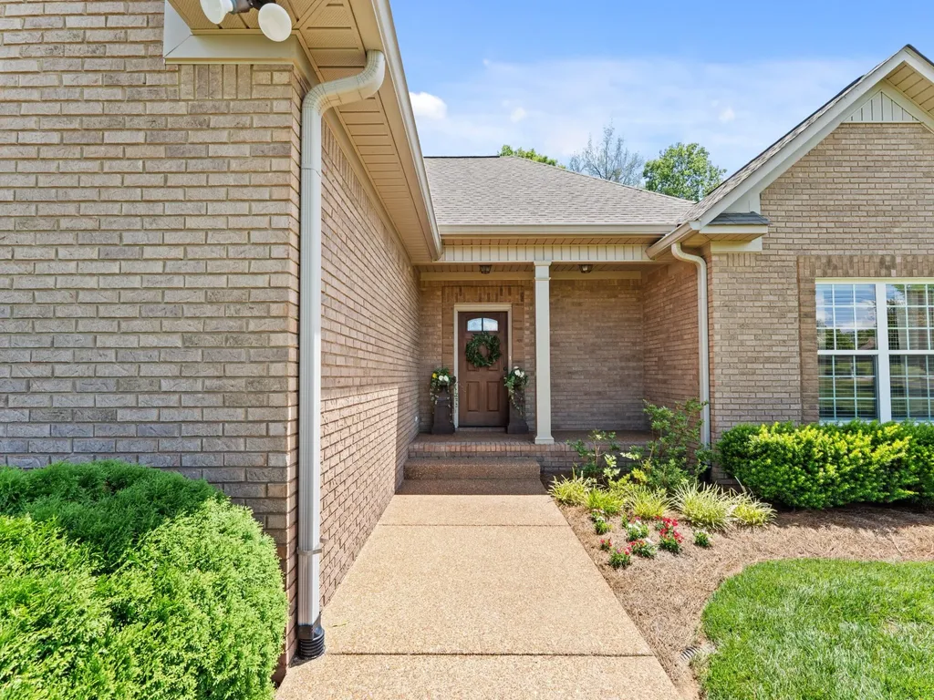 1422 Polo Fields Lane Columbia TN 38401