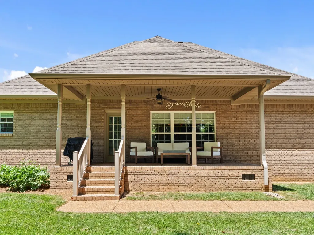 1422 Polo Fields Lane Columbia TN 38401