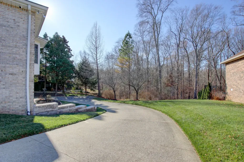 2559 Hedgerow Lane Clarksville TN 37043