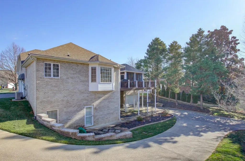 2559 Hedgerow Lane Clarksville TN 37043
