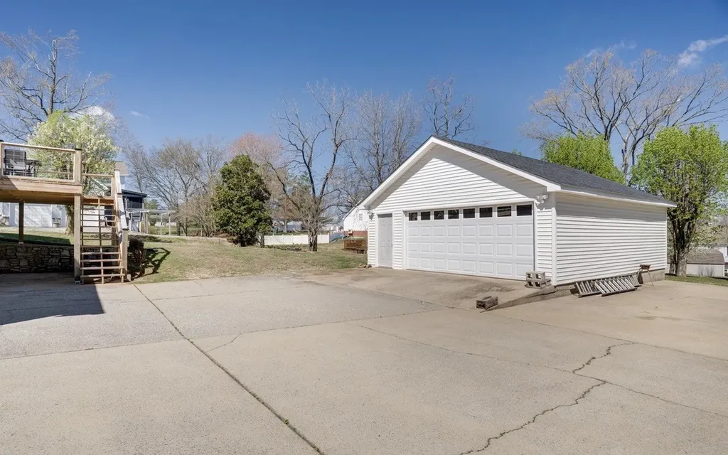 145 S Palmers Chapel Road White House TN 37188