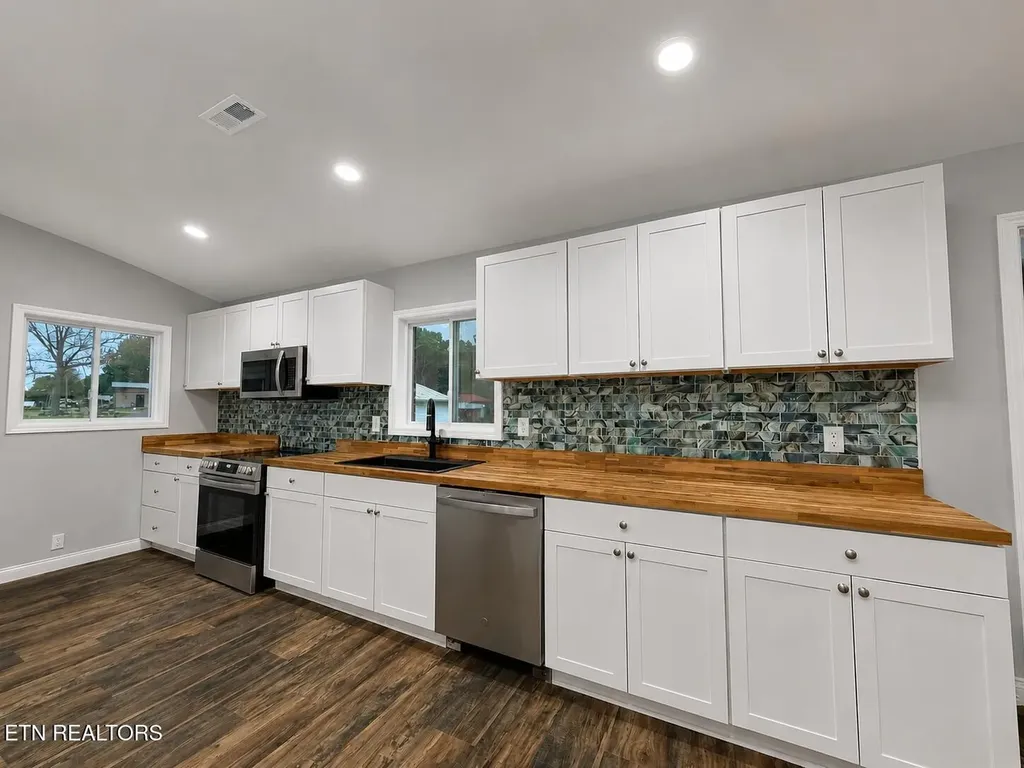 824 Poplar Springs Road Loudon TN 37774