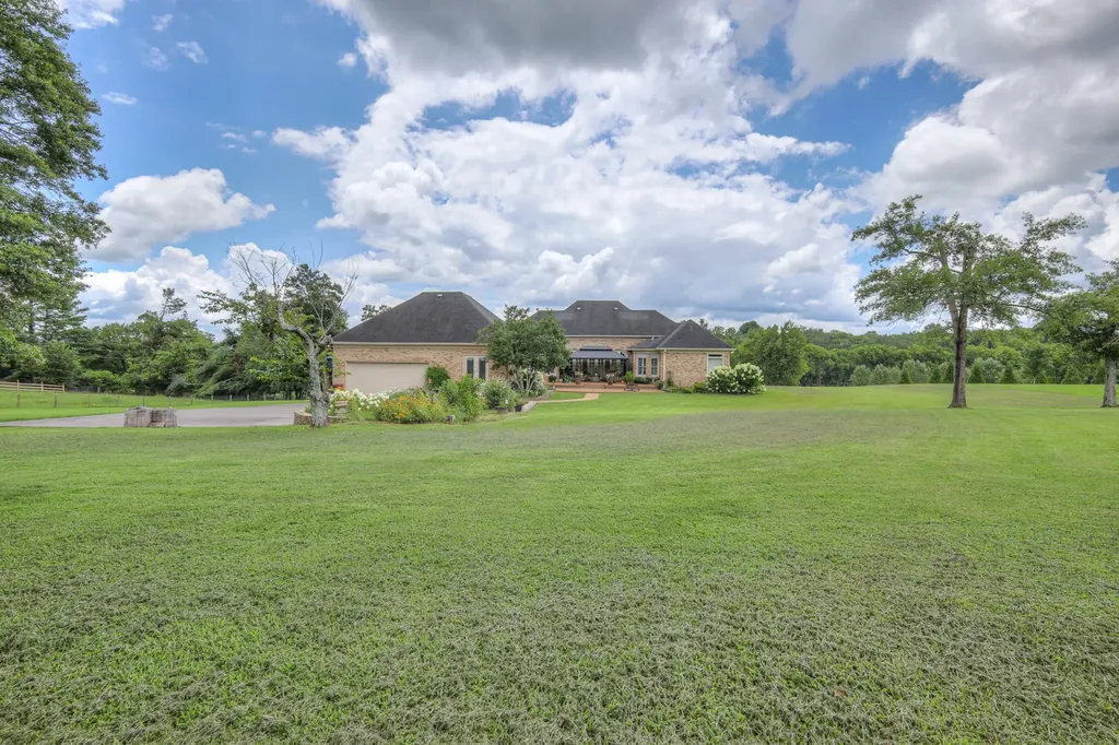 1110 Sequoya Trail Columbia TN 38401