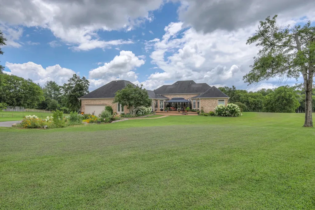 1110 Sequoya Trail Columbia TN 38401