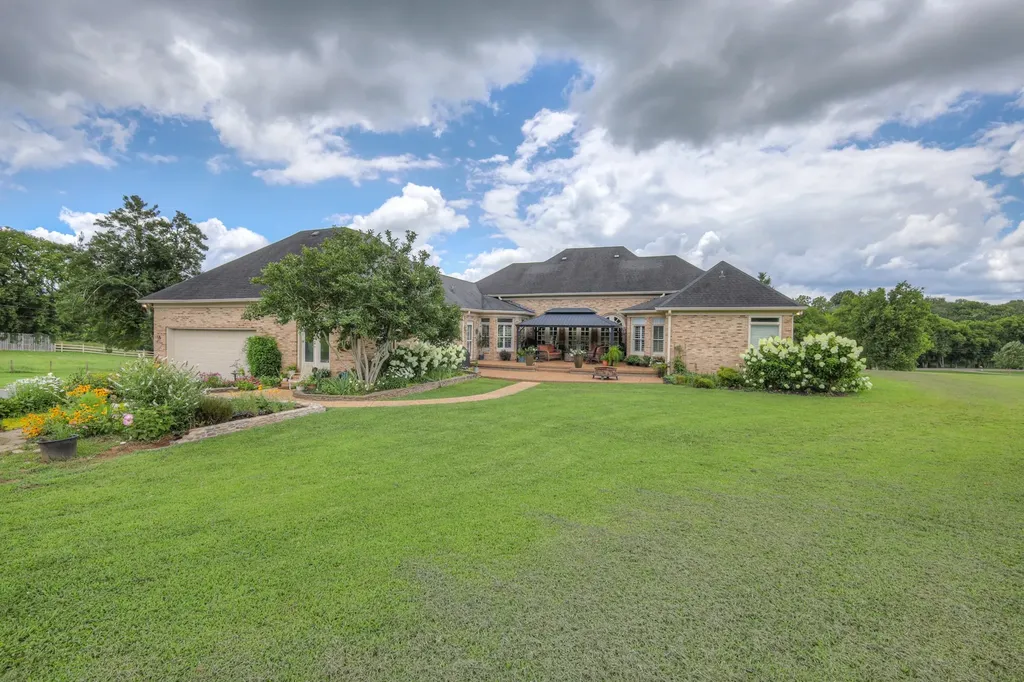 1110 Sequoya Trail Columbia TN 38401