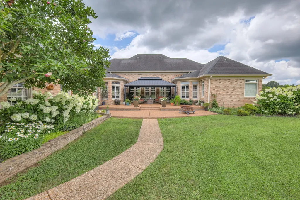 1110 Sequoya Trail Columbia TN 38401
