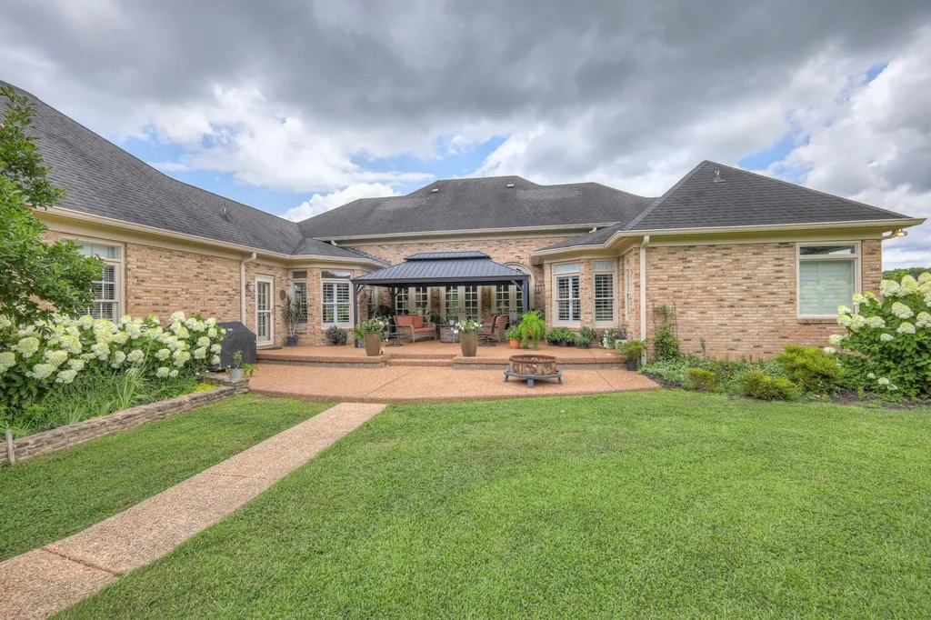 1110 Sequoya Trail Columbia TN 38401