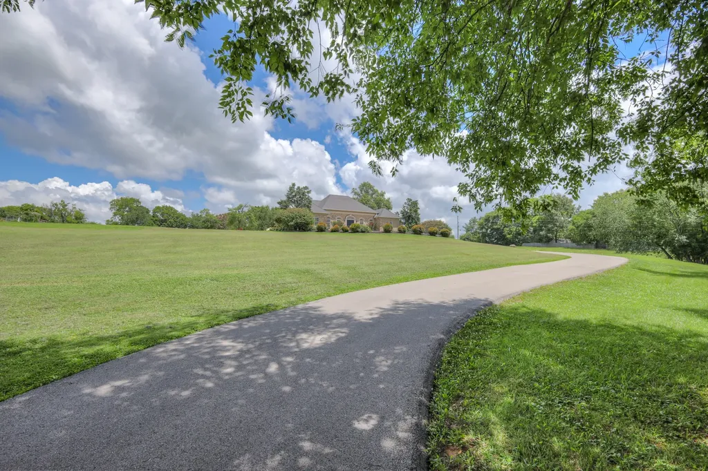 1110 Sequoya Trail Columbia TN 38401