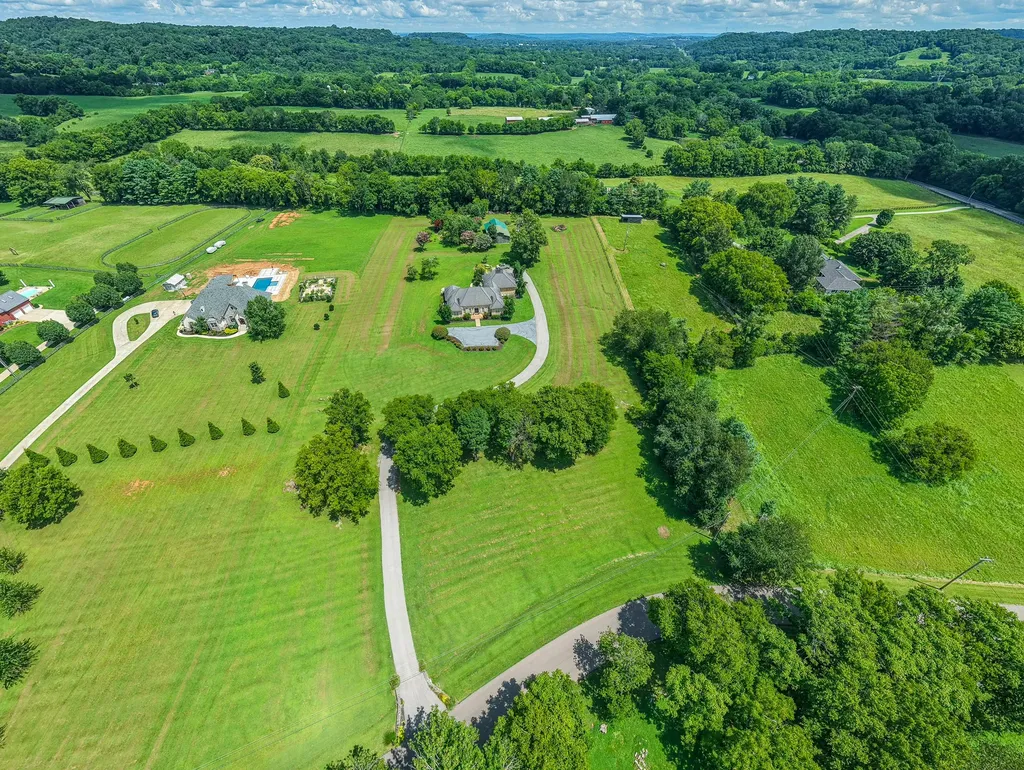 1110 Sequoya Trail Columbia TN 38401