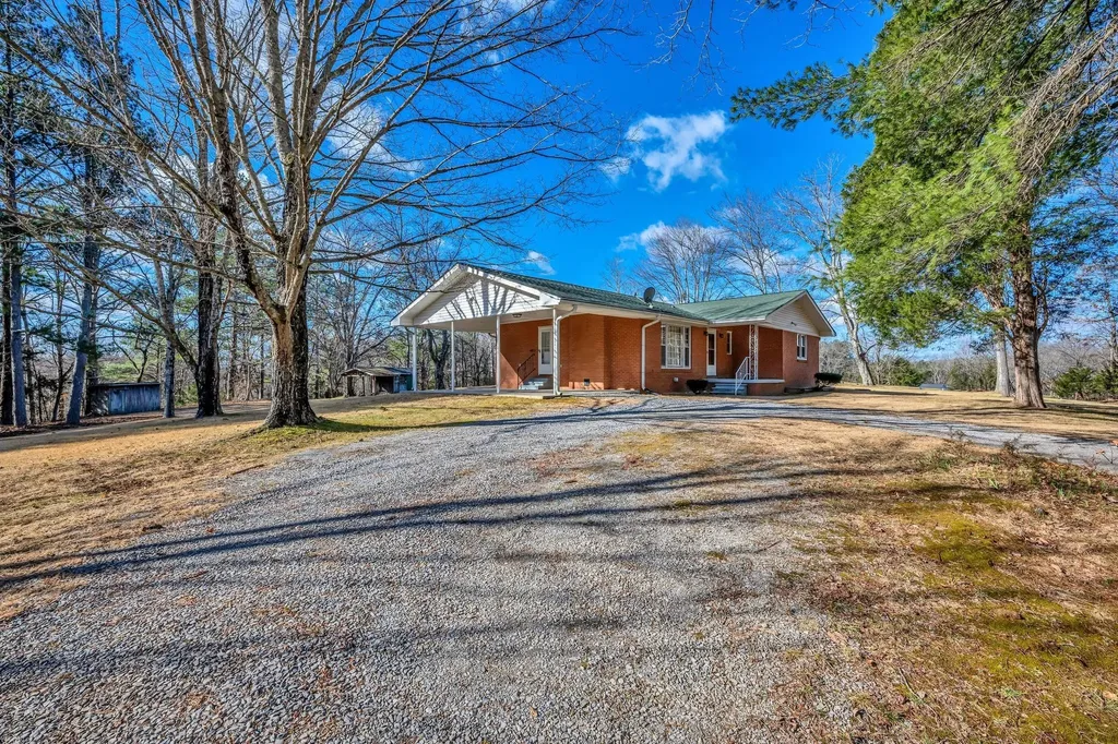 3355 Highway 47 North White Bluff TN 37187