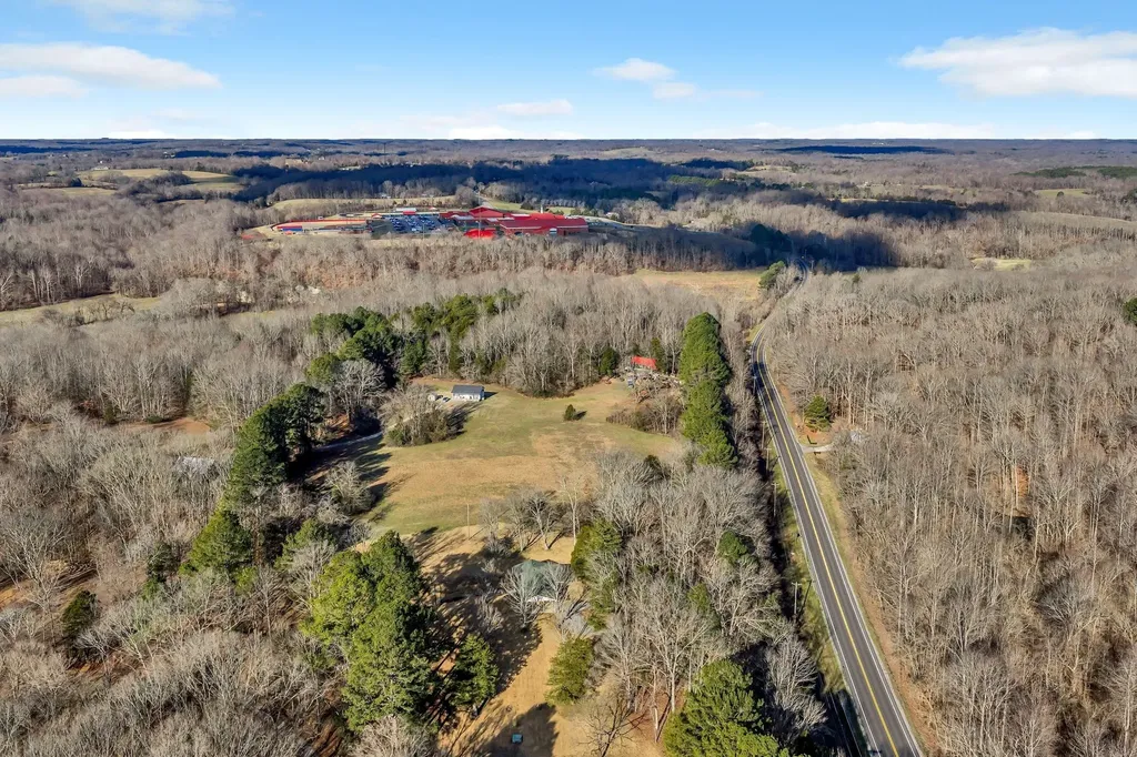 3355 Highway 47 North White Bluff TN 37187
