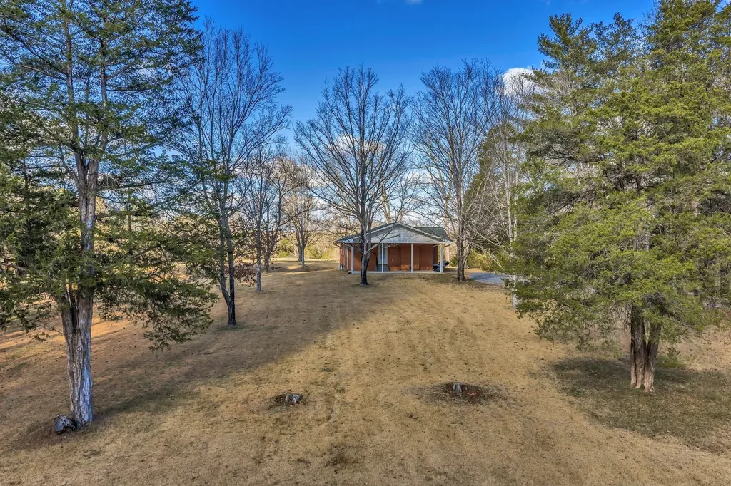 3355 Highway 47 North White Bluff TN 37187