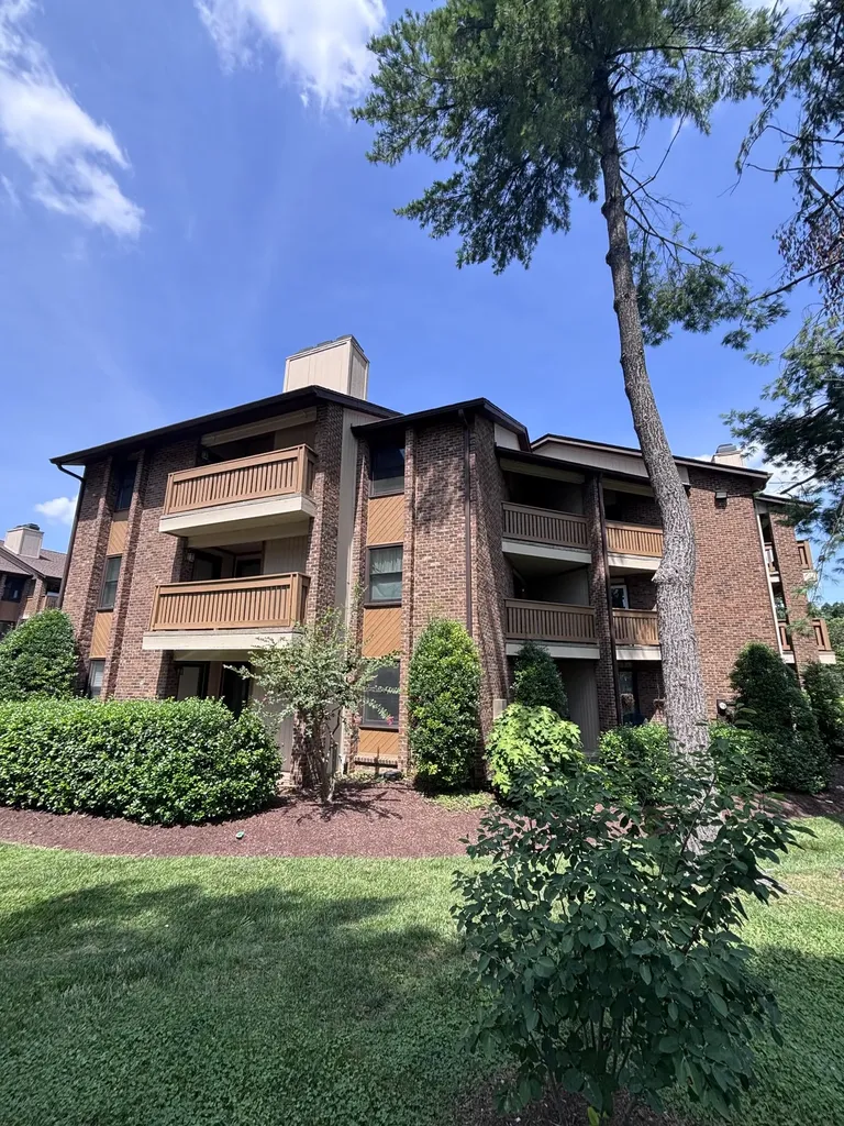 136 Hillsboro Place Nashville TN 37215
