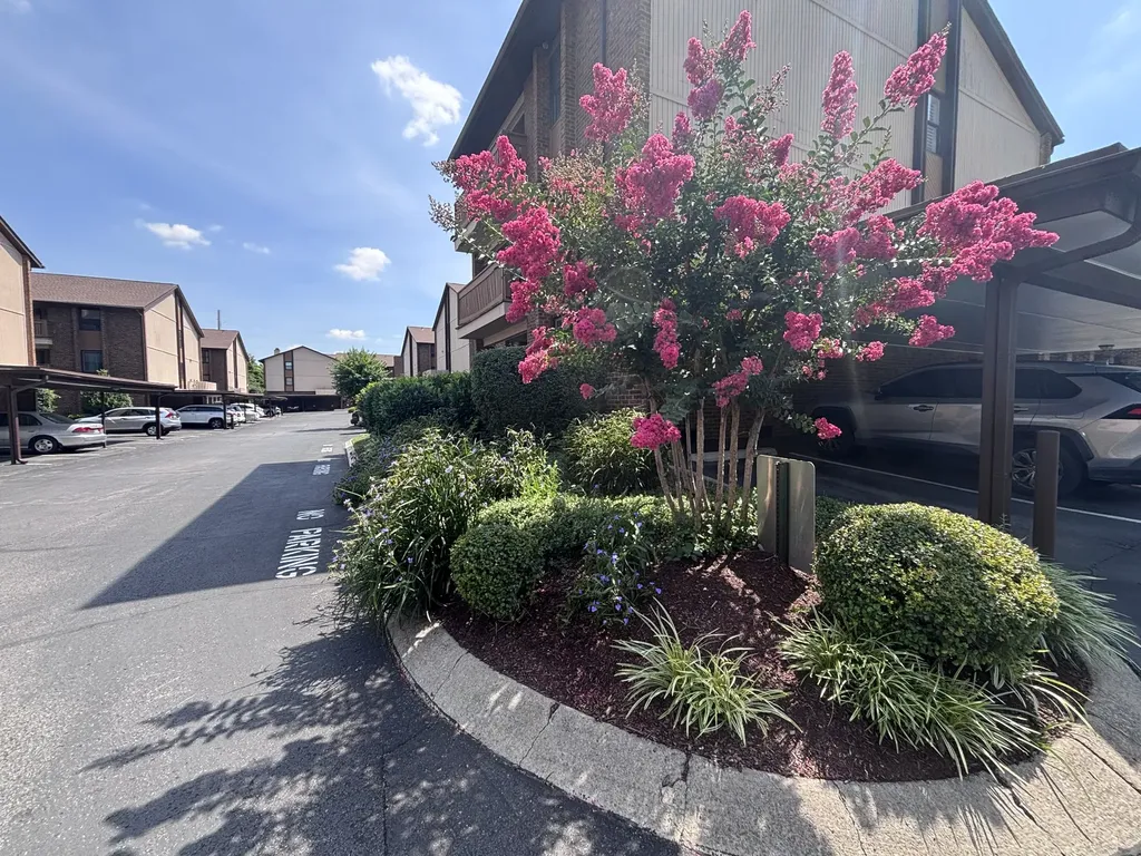 136 Hillsboro Place Nashville TN 37215