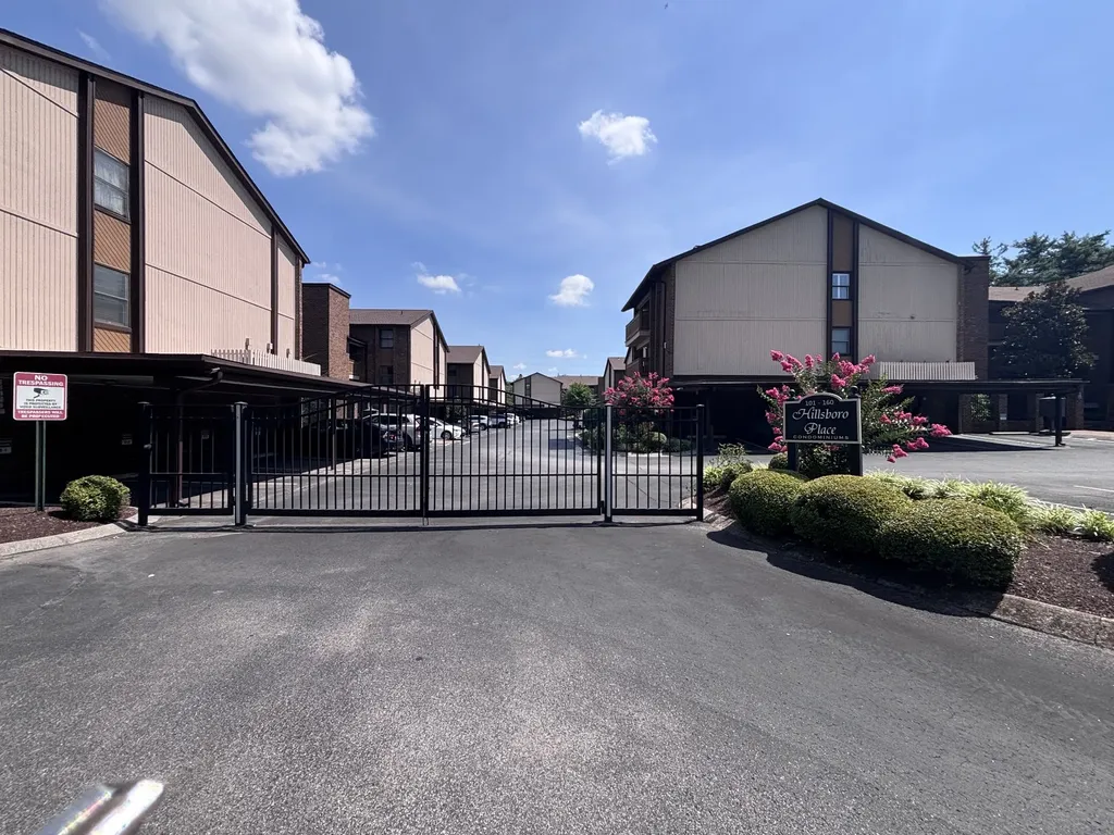 136 Hillsboro Place Nashville TN 37215