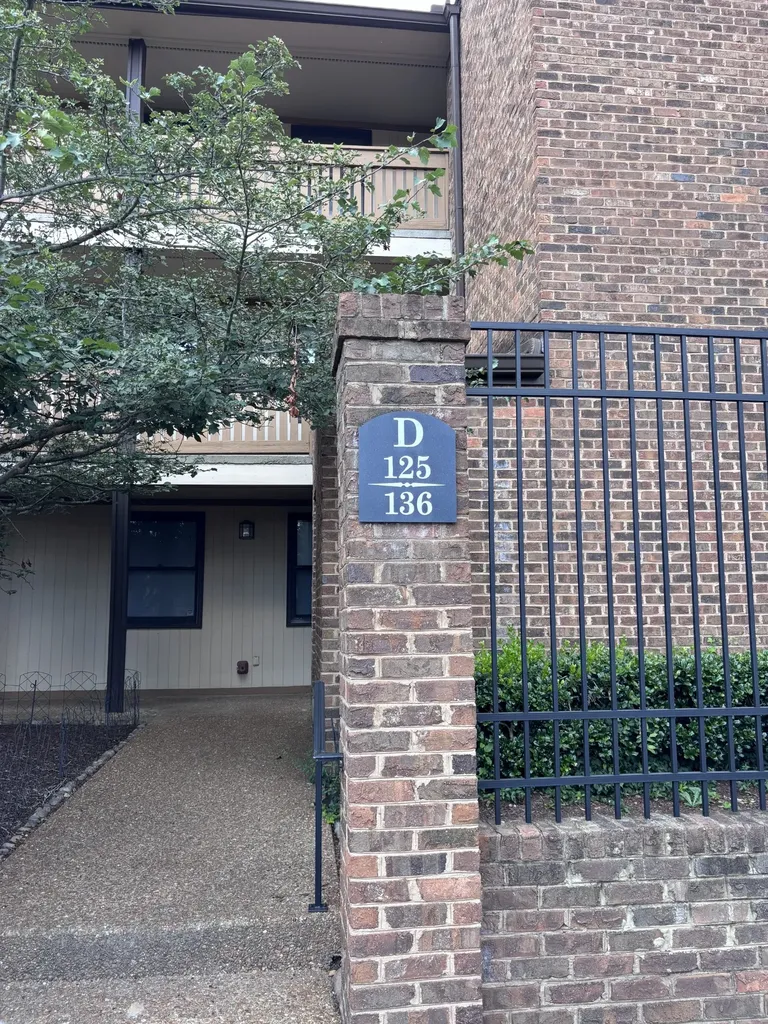 136 Hillsboro Place Nashville TN 37215