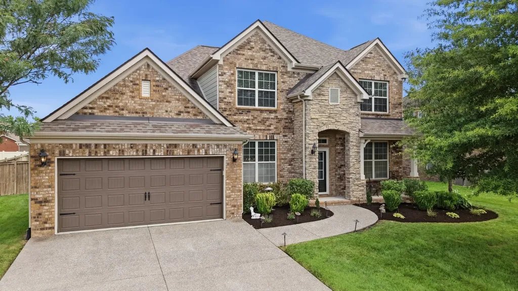 1045 Brixworth Drive Thompsons Station TN 37179