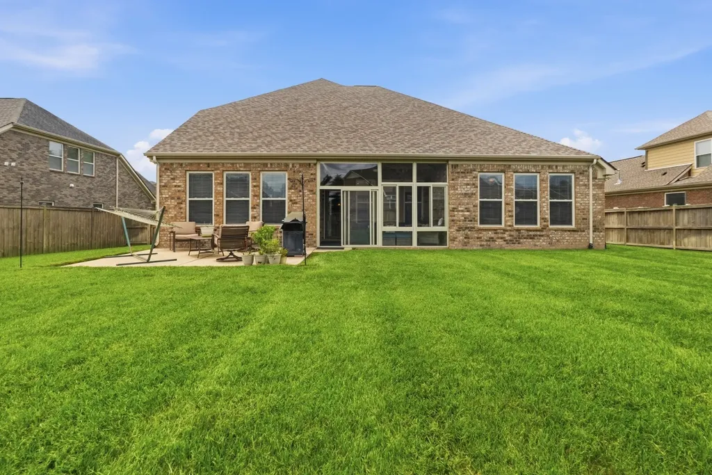 1045 Brixworth Drive Thompsons Station TN 37179