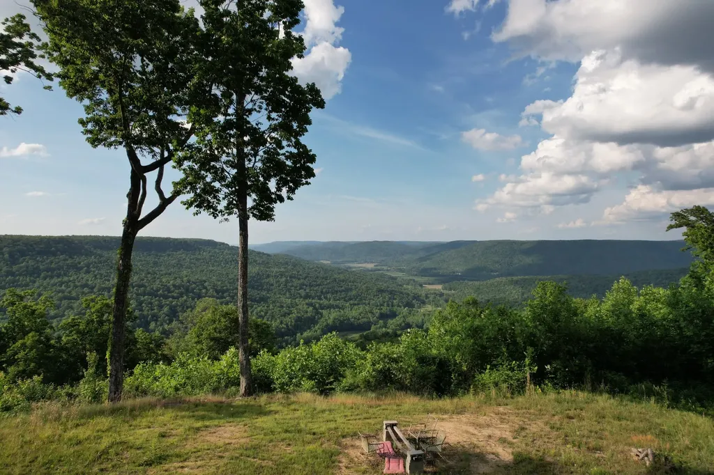 3 Blackberry Road Beersheba Springs TN 37305