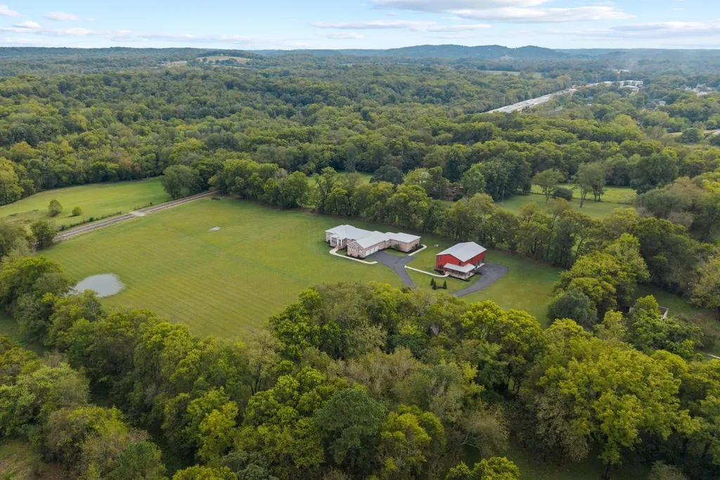 808 N Main Street Mount Pleasant TN 38474