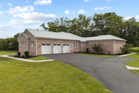 808 N Main Street Mount Pleasant TN 38474