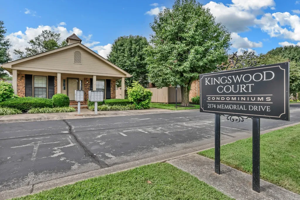 320 Kingswood Court Clarksville TN 37043