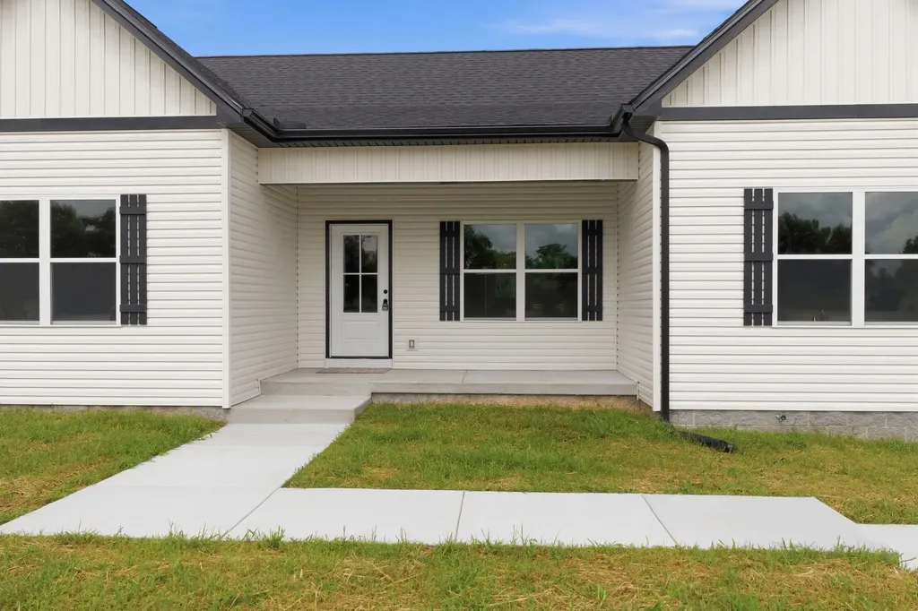 1434 East Piney Road Dickson TN 37055