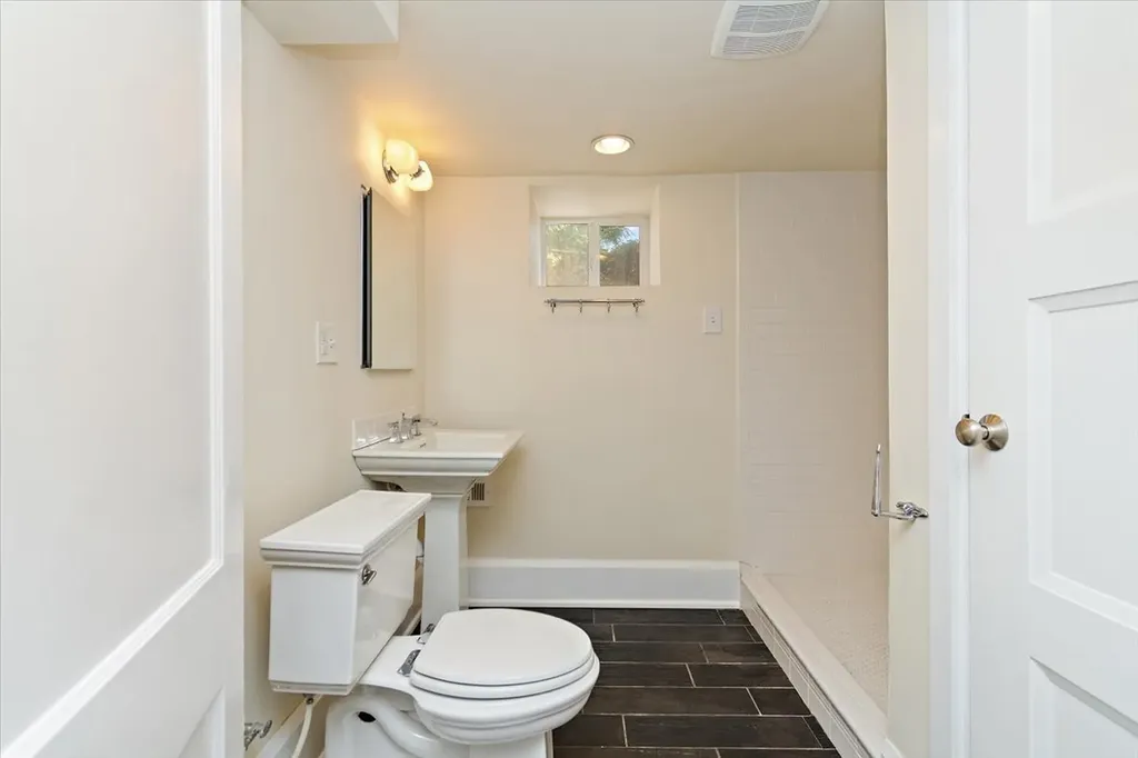 2011 Cedar Lane Nashville TN 37212