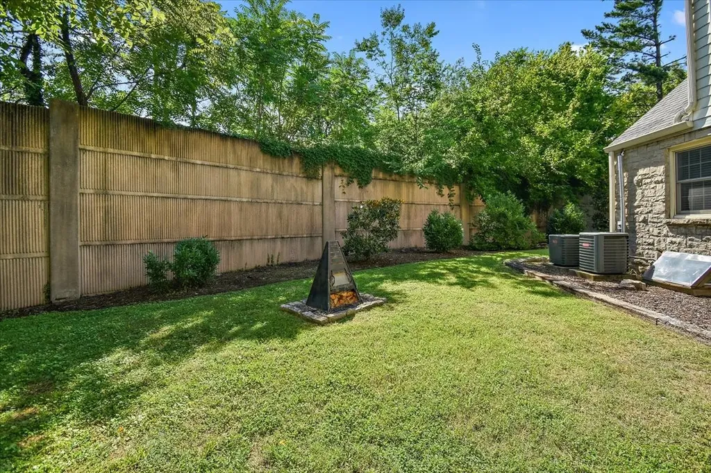 2011 Cedar Lane Nashville TN 37212