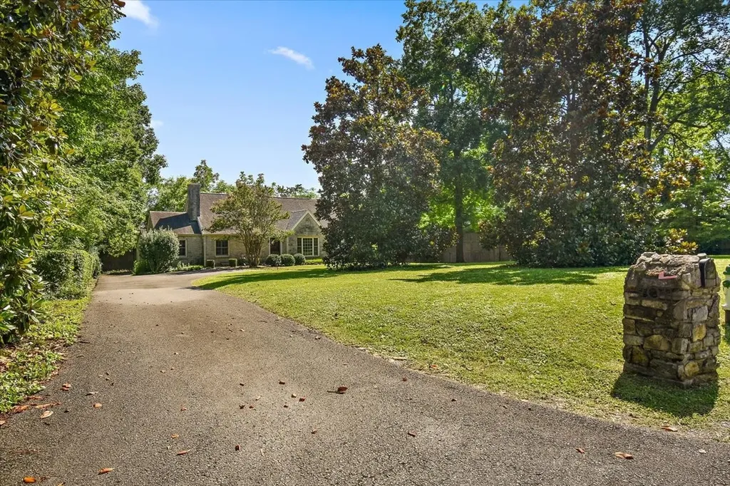 2011 Cedar Lane Nashville TN 37212