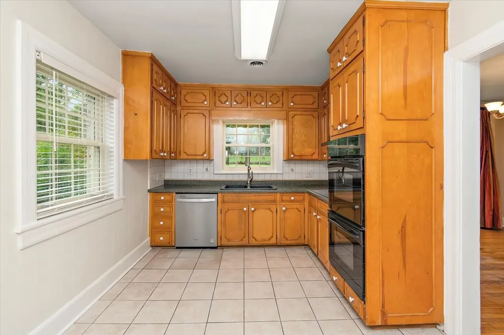 2011 Cedar Lane Nashville TN 37212