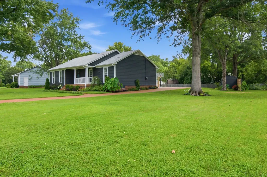 956 Harpeth Bend Drive Nashville TN 37221
