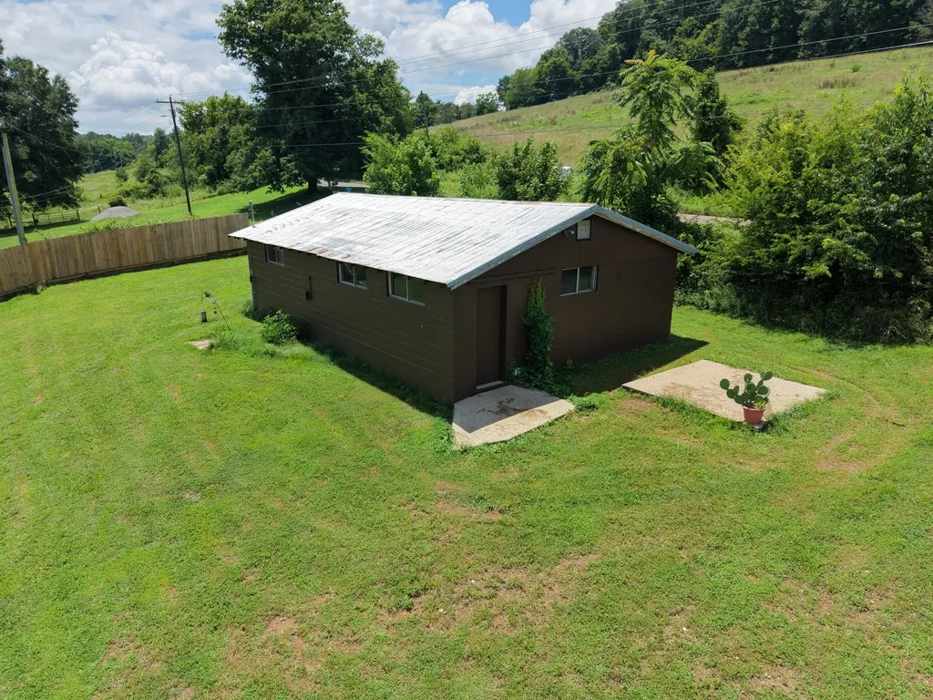 1655 Hurricane Creek Road Lawrenceburg TN 38464