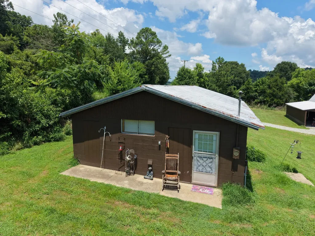 1655 Hurricane Creek Road Lawrenceburg TN 38464