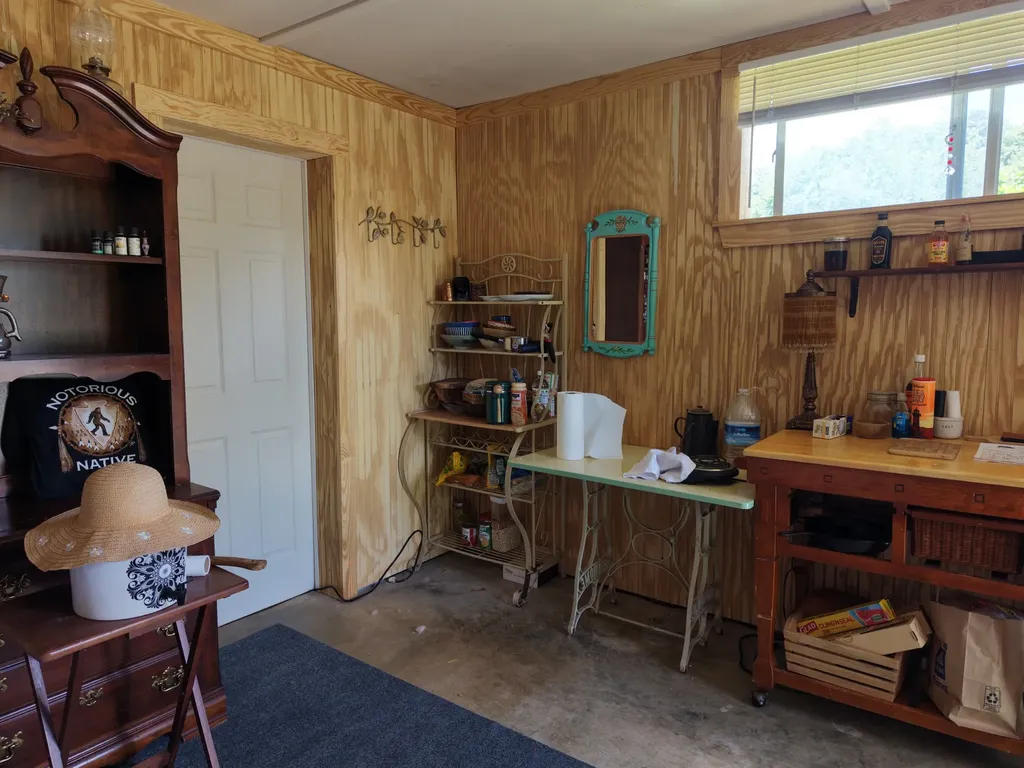 1655 Hurricane Creek Road Lawrenceburg TN 38464