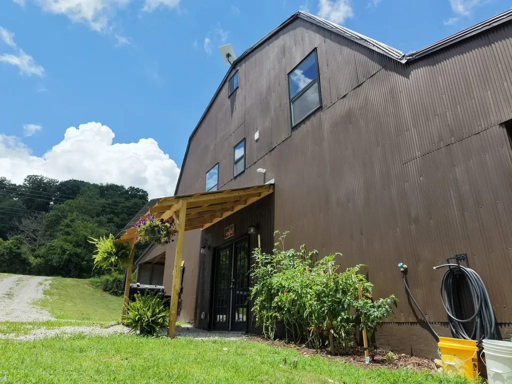 1655 Hurricane Creek Road Lawrenceburg TN 38464