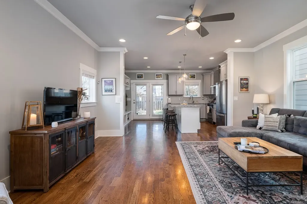 1908B 14th Ave, N Nashville TN 37208