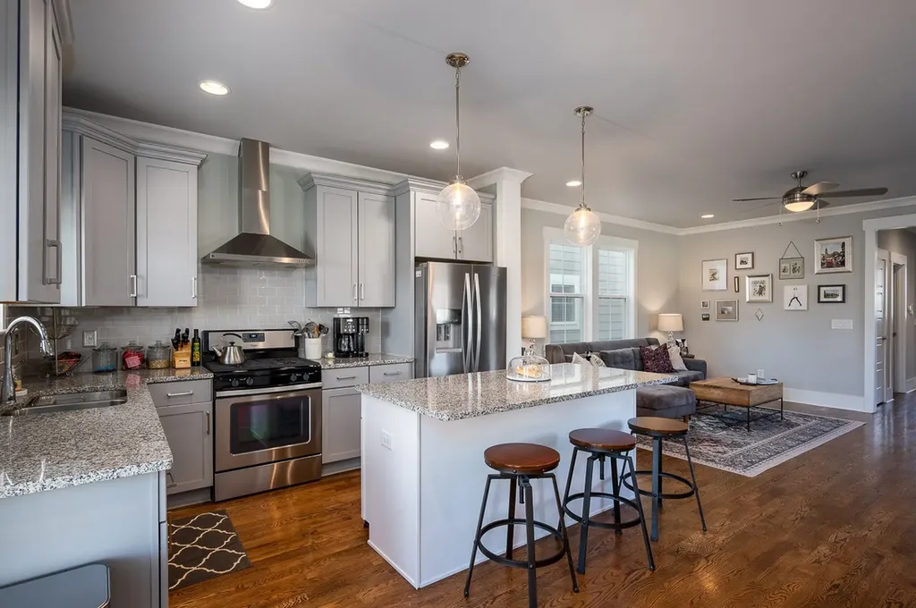 1908B 14th Ave, N Nashville TN 37208