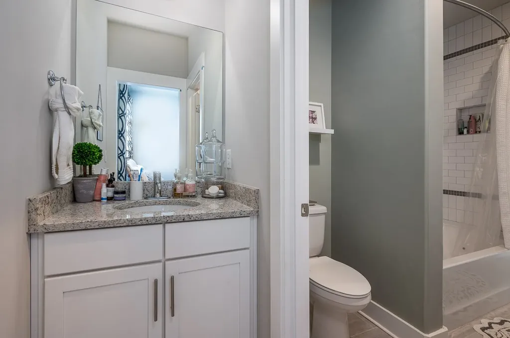 1908B 14th Ave, N Nashville TN 37208