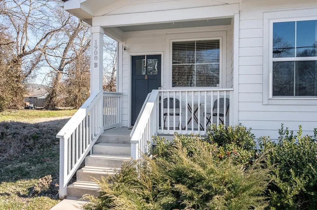 1908B 14th Ave, N Nashville TN 37208