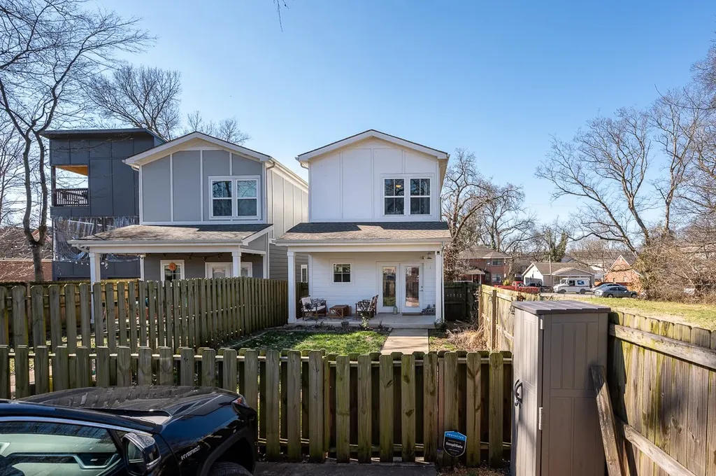 1908B 14th Ave, N Nashville TN 37208