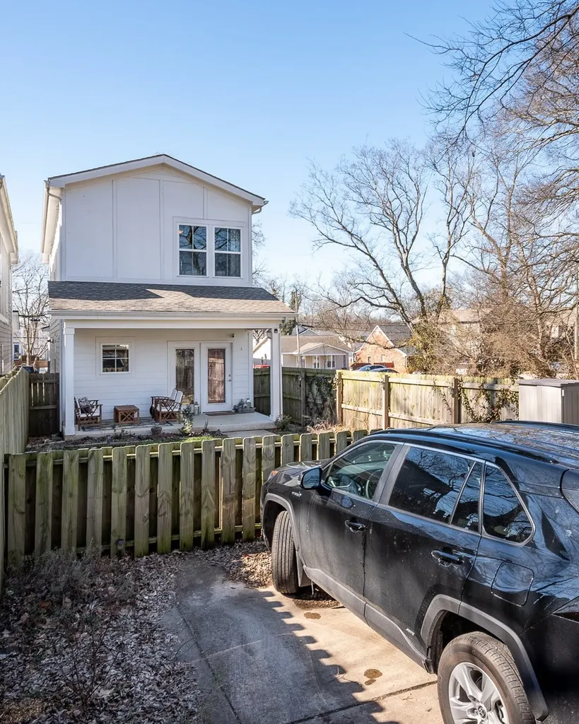 1908B 14th Ave, N Nashville TN 37208