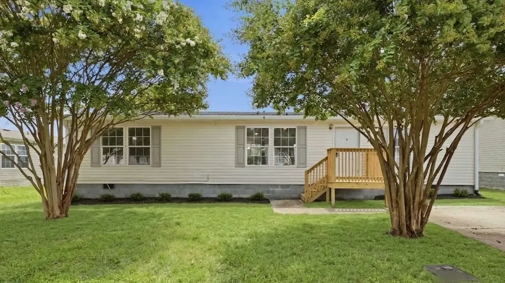 125 Oceanfront Cir, N Antioch TN 37013