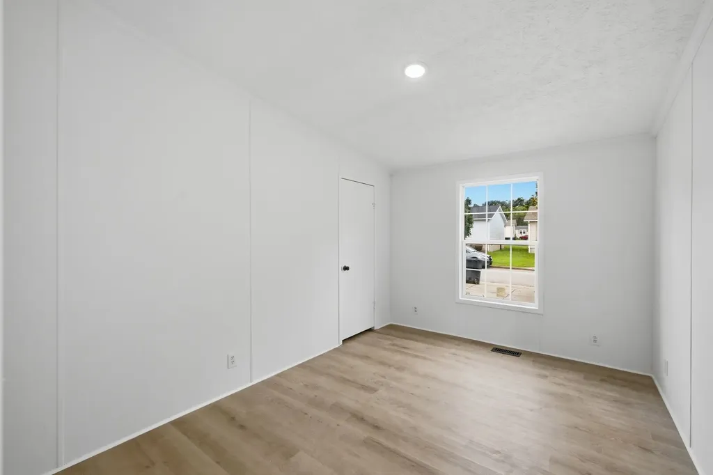 125 Oceanfront Cir, N Antioch TN 37013