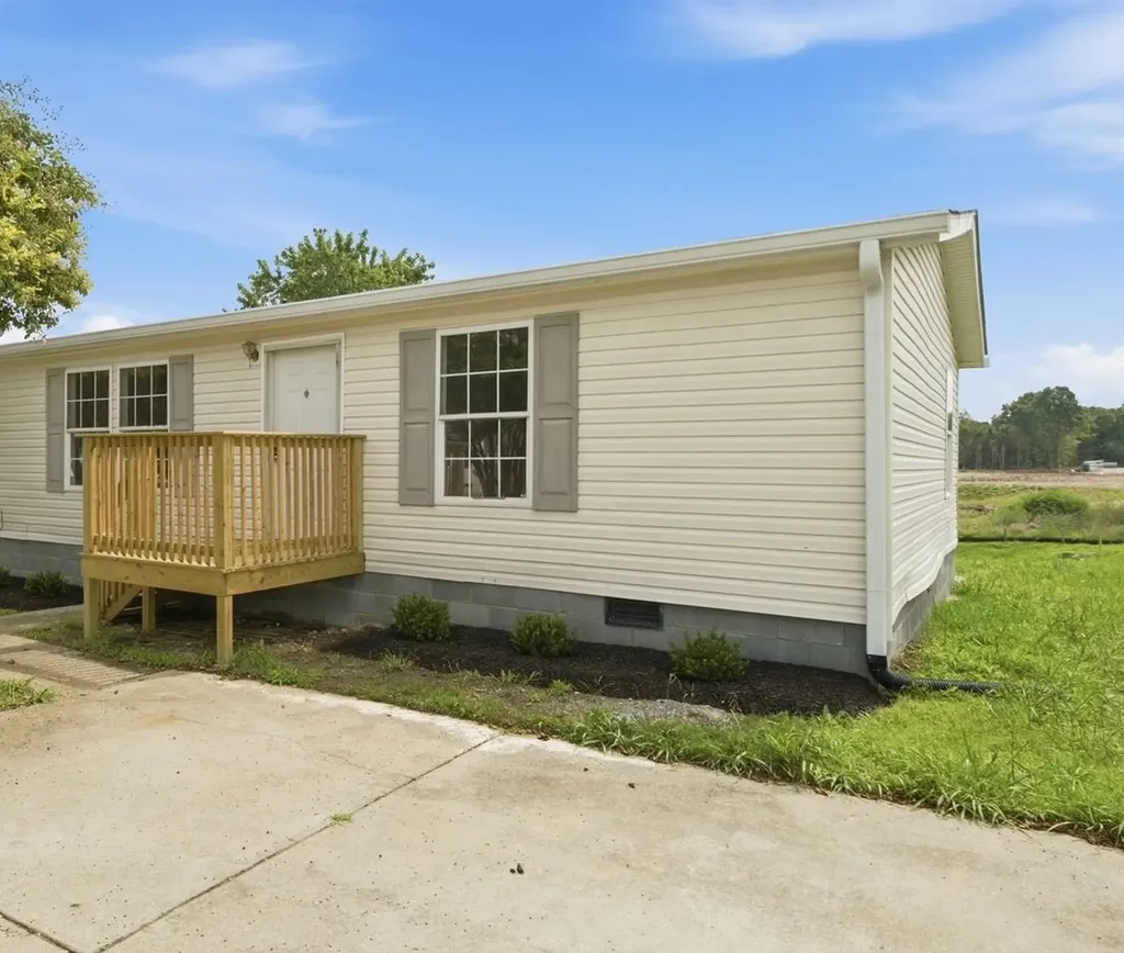 125 Oceanfront Cir, N Antioch TN 37013