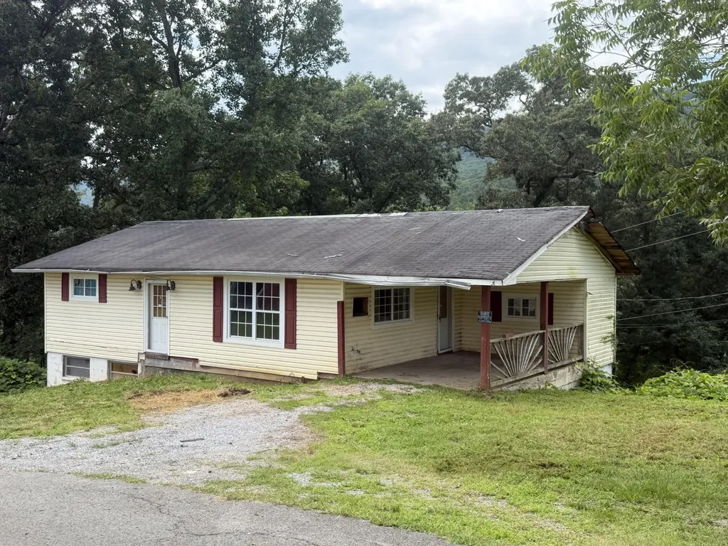 211 S Oak Street Whitwell TN 37397