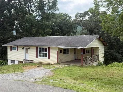 211 S Oak Street Whitwell TN 37397