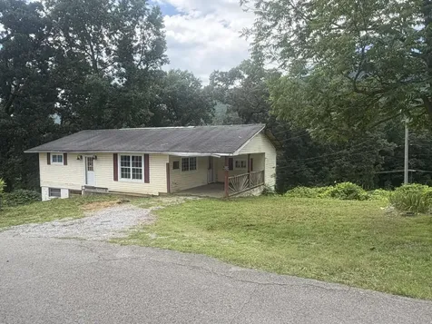 211 S Oak Street Whitwell TN 37397