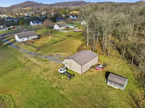 30 Smokey Circle Petersburg TN 37144