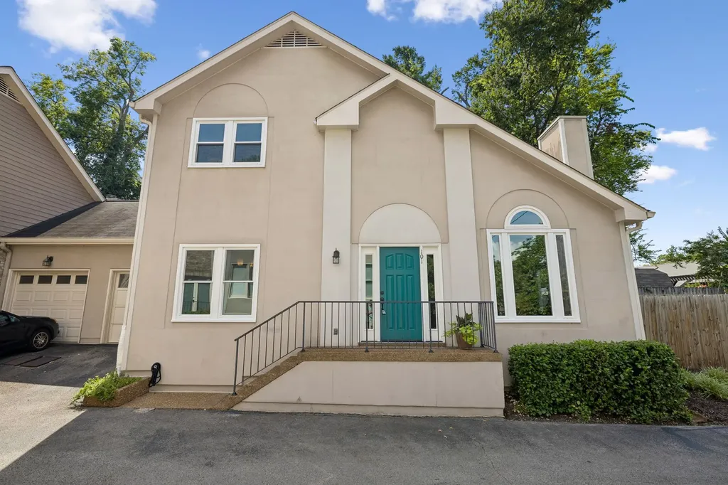 101 Bonnie Briar Lane Nashville TN 37212